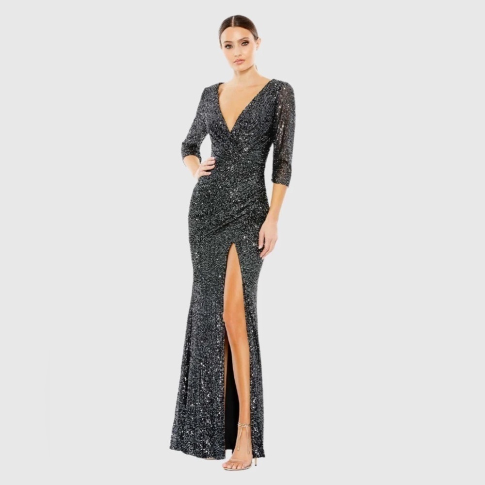 IEENA FOR MAC DUGGAL 42015 NWT 
Sequined Draped 3/4 Sleeve Gown